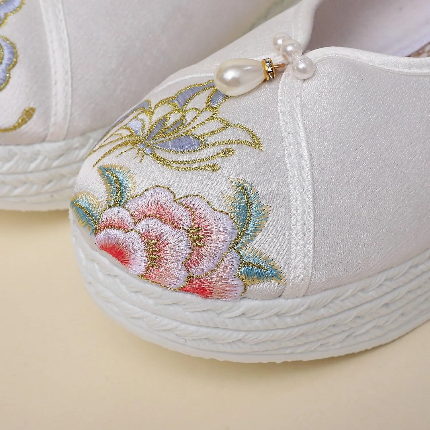 2025 Chinese Style Floral Embroidery Flatform Wedge Shoes For Women Lightweight Comfort Casual Ankle Strap Shoes Elegant Satin Cheongsam Hanfu Shoes