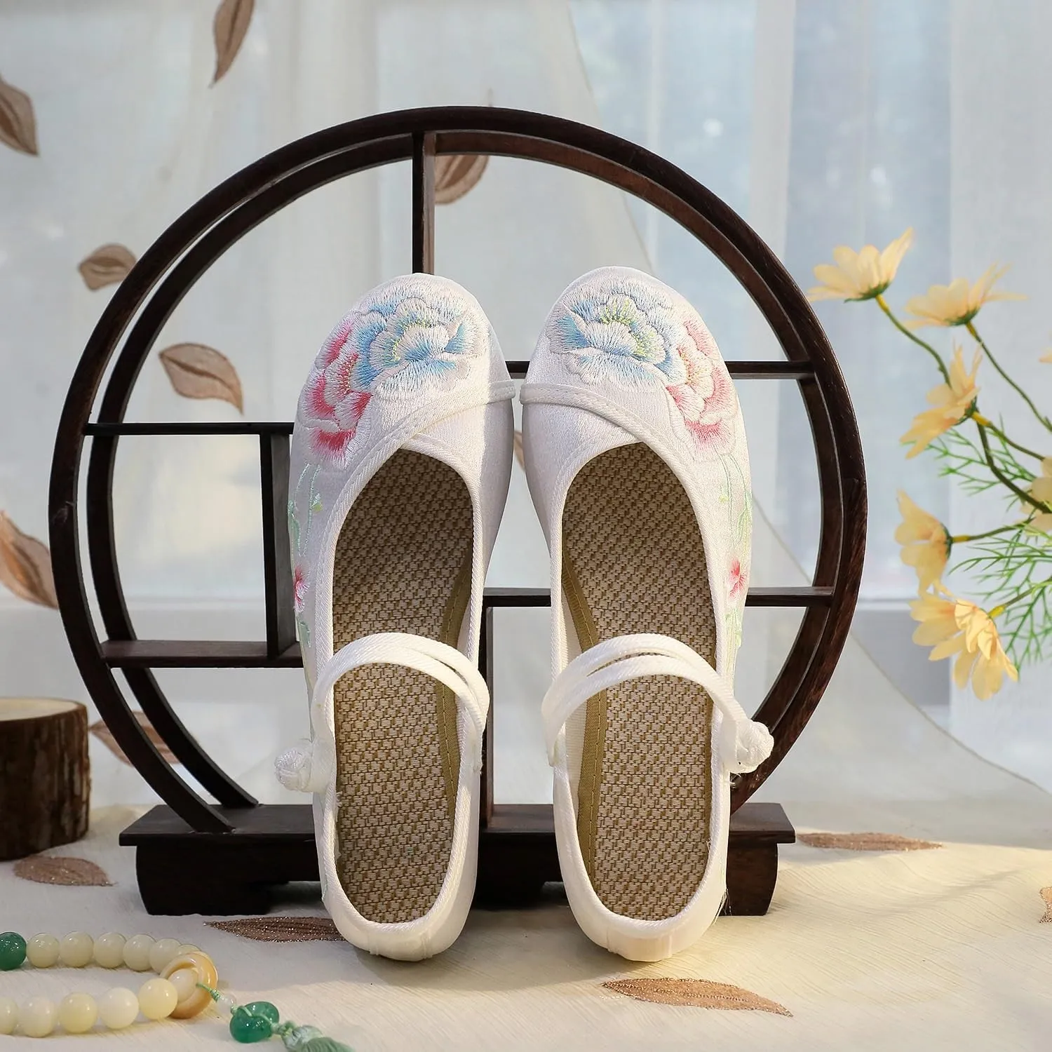 2025 Women's Chinese Style Floral Embroidery Ankle Strap Shoes Elegant Low Chunky Heel Cheongsam Hanfu Shoes Casual Comfort Stage Show Mary Jane Shoes