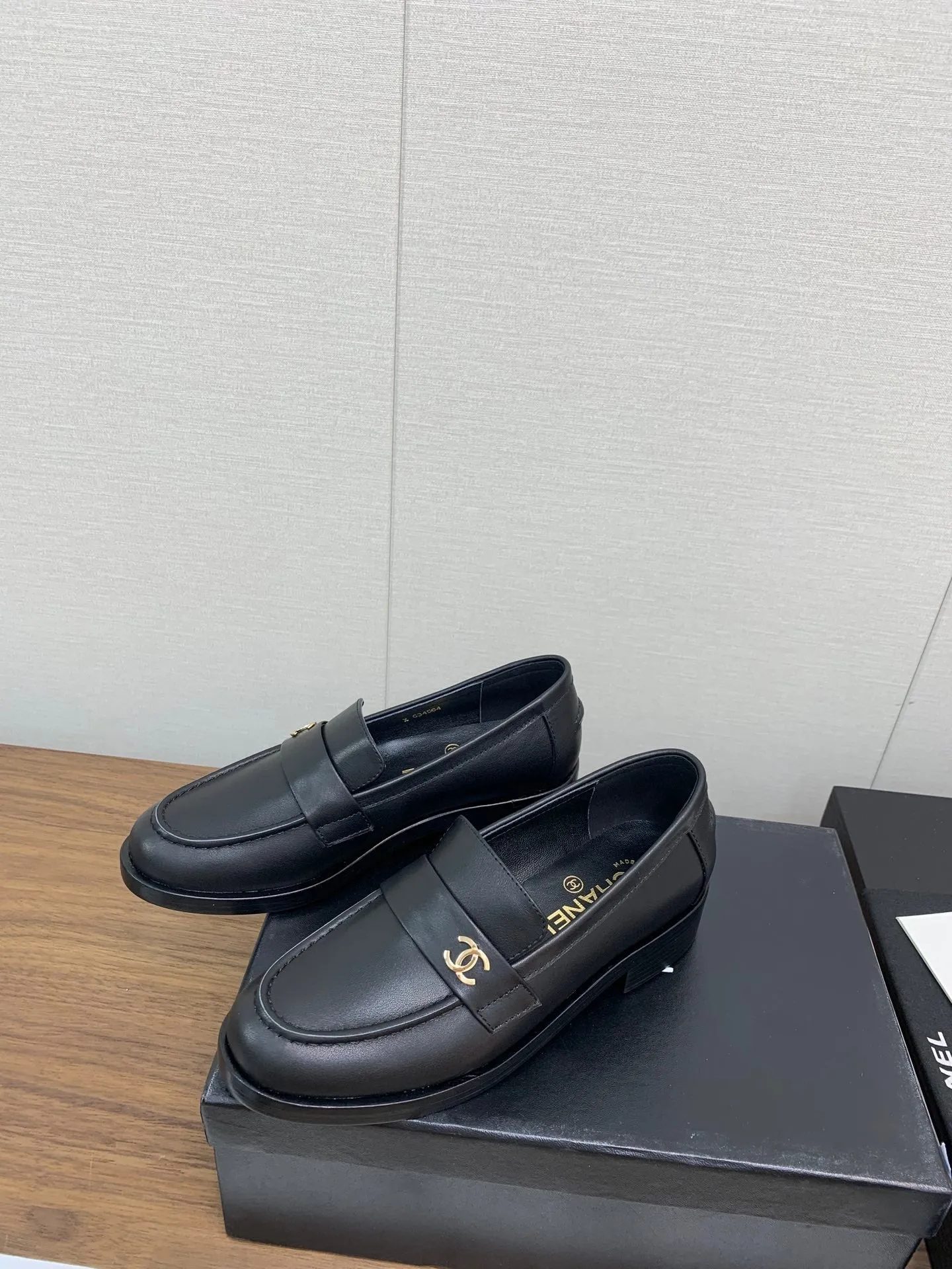 CC Moccasins 25mm Black Plain Lambskin