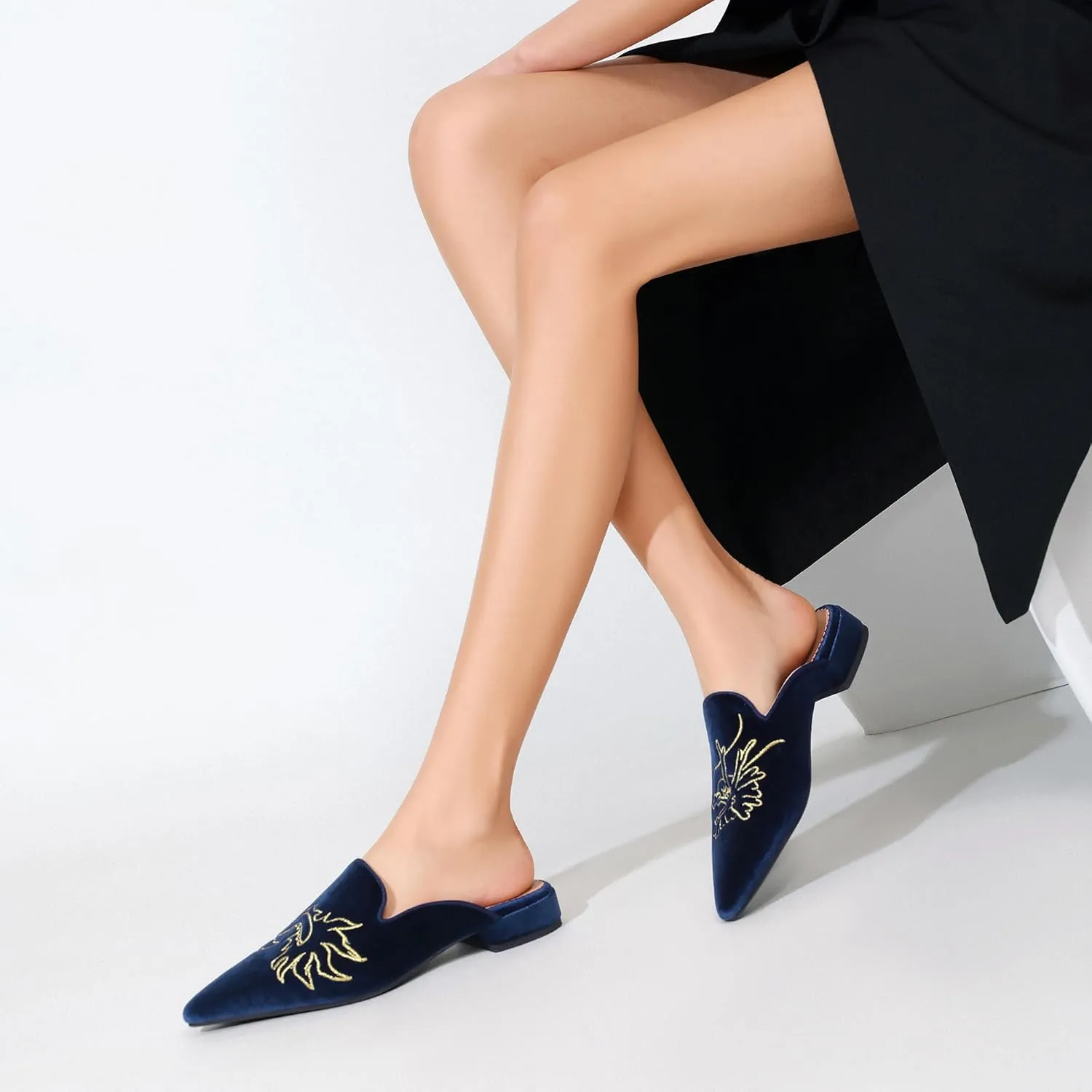 Embroidered Mules for Women Pointed Toe Backless Velvet Flats Slides with Dragon Pattern