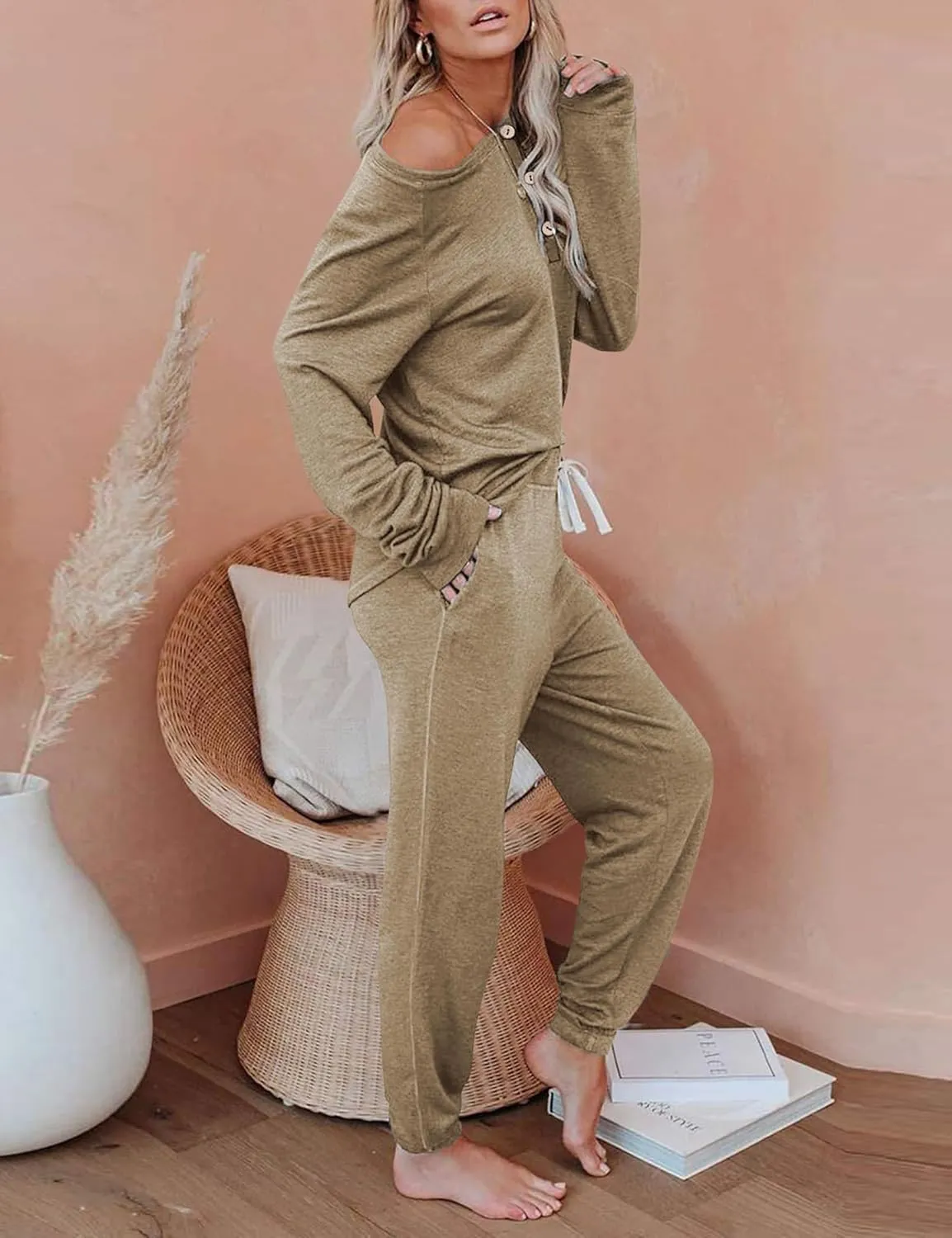Women's 2 Piece Outfits Lounge Sets Long Sleeve Tops and Jogger Sweatpants Track Sweats Suits Loungewear Pajama Sets