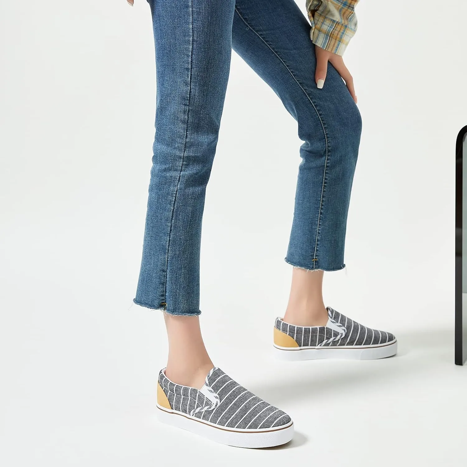 Women's Slip on Shoes Canvas Sneakers Loafers Non Slip Shoes Low Top Casual Shoes